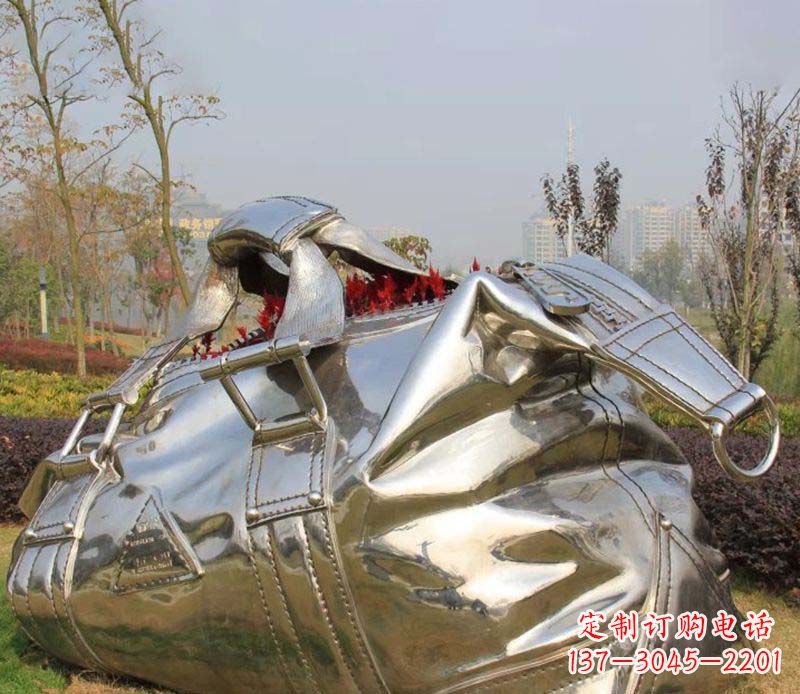 重庆精美不锈钢手提包雕塑