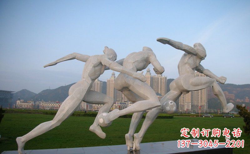重庆足球雕塑给公园景观增色
