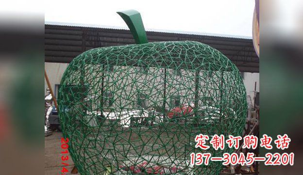 重庆不锈钢网制作的苹果雕塑——精致且耐久