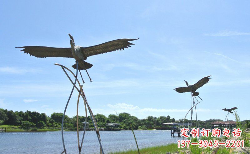 重庆不锈钢仙鹤雕塑象征着自由之美