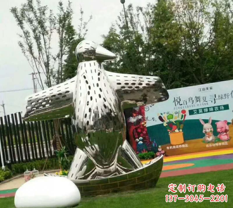 重庆不锈钢现代企鹅雕塑