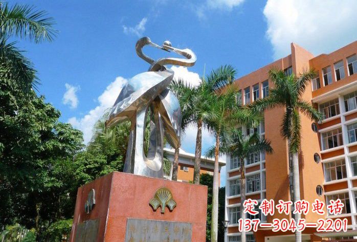 重庆不锈钢仙鹤雕塑美丽而神秘