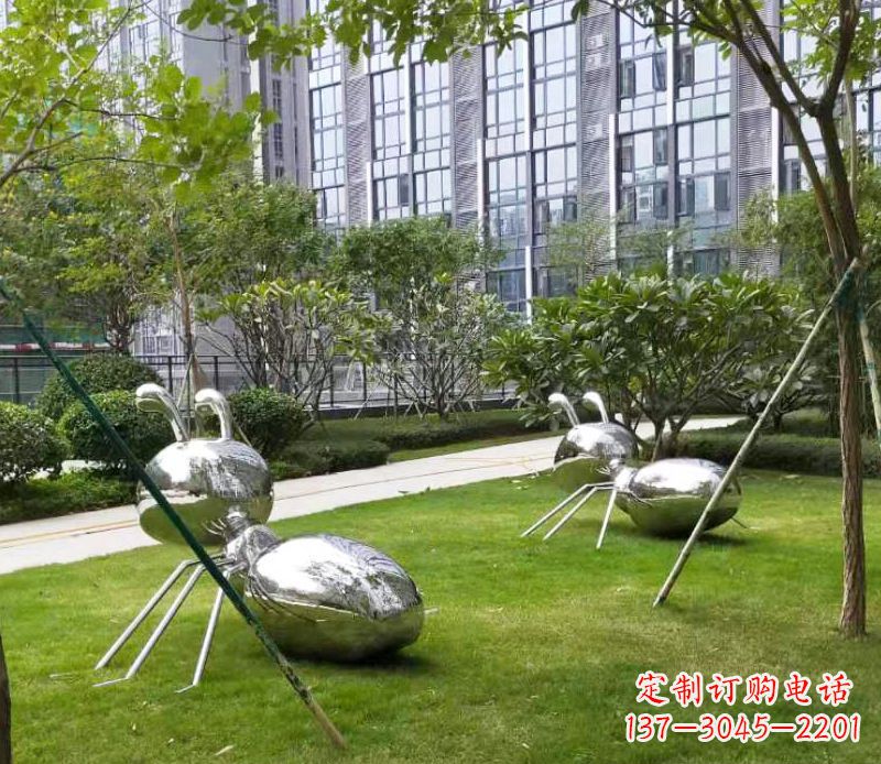重庆不锈钢小区的蚂蚁雕塑