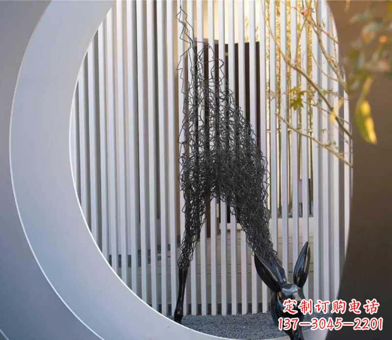 重庆不锈钢小区的长颈鹿雕塑