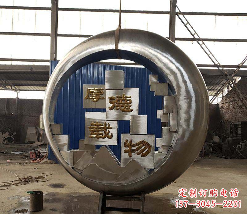 重庆不锈钢圆环景观雕塑环绕着美丽