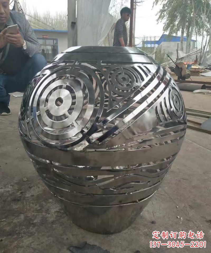 重庆不锈钢艺术水缸景观雕塑美丽之美