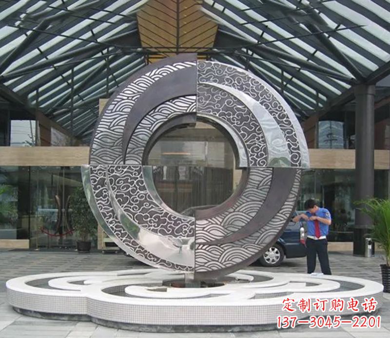 重庆不锈钢圆环雕塑,点缀酒店空间