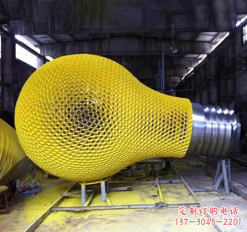 重庆不锈钢灯泡雕塑精美而又抢眼