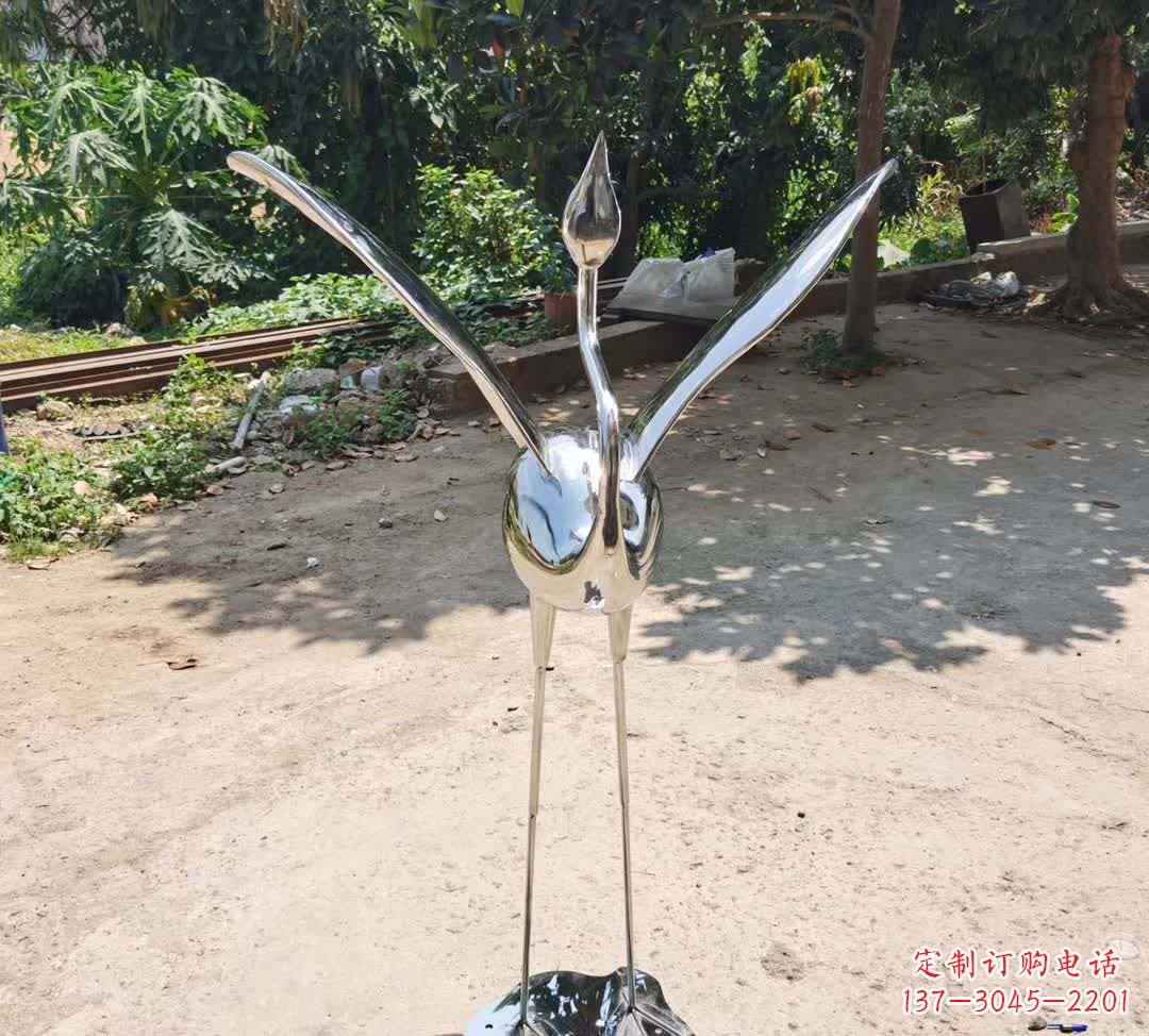 重庆不锈钢仙鹤雕塑——传承灵动之美