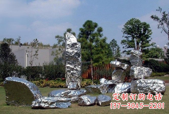 重庆美丽的太湖石雕塑