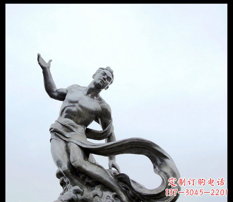 重庆浪花上的勇敢者——不锈钢站立的男人雕塑