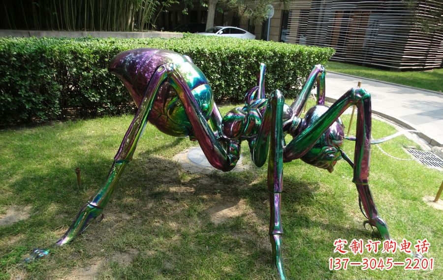 重庆蜘蛛侠传递英雄激情的不锈钢雕塑