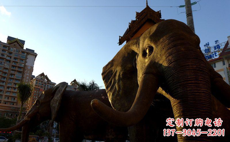 重庆步行街上的大象雕塑——给街道带来活力