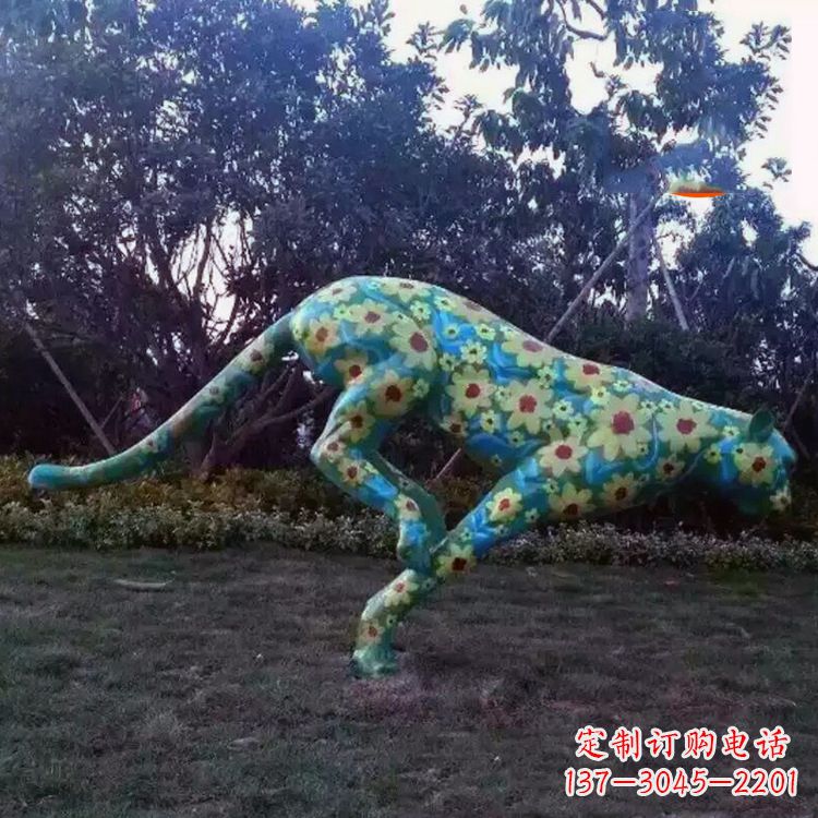 重庆玻璃钢彩绘豹子雕塑艺术与自然的完美结合