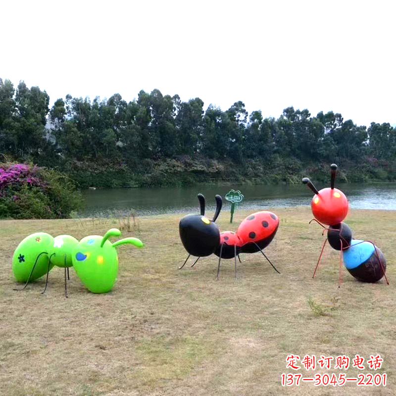 重庆彩绘玻璃钢蚂蚁雕塑——精致又充满动感