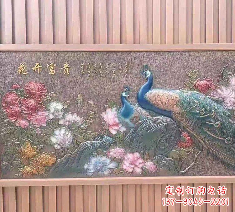 重庆锻铜孔雀雕塑——精致而神奇的艺术品