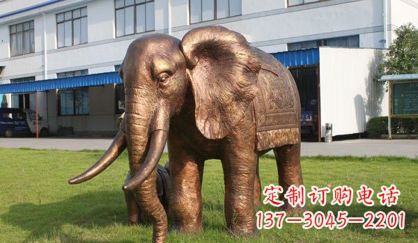 重庆大象雕塑——草地上的巨人