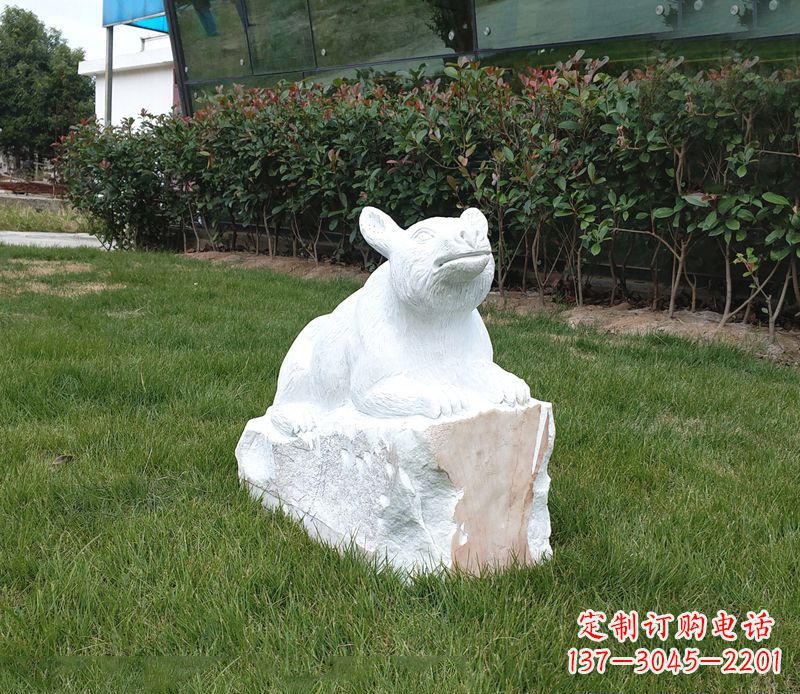 重庆草丛之灵狗熊石雕