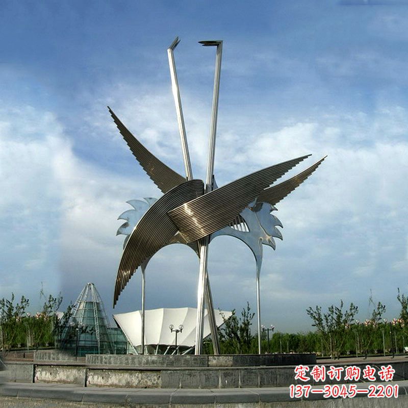 重庆城市广场精美仙鹤雕塑