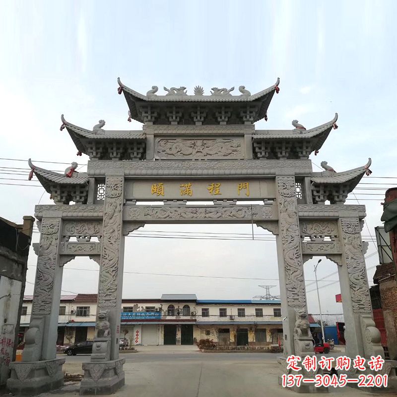 重庆城市街道仿古石雕牌楼