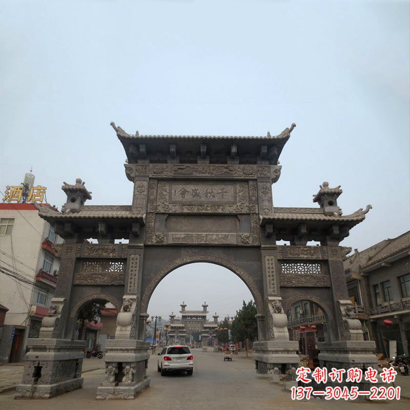 重庆城市街道仿古三门石雕牌楼