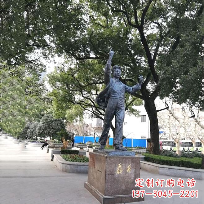 重庆城市街道名人雕塑著名音乐节聂耳铜雕像