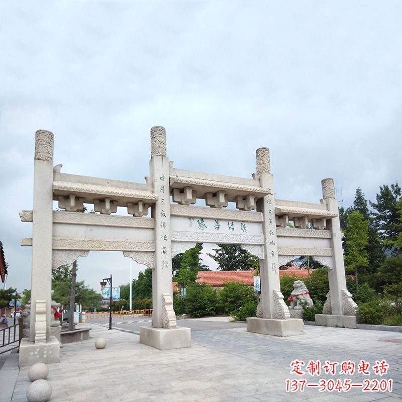 重庆城市街道无楼牌坊石雕