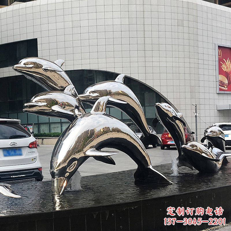 重庆海豚雕塑点亮城市商场的不锈钢镜面水景