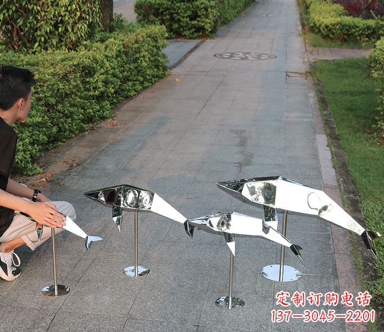 重庆抽象不锈钢海豚雕塑
