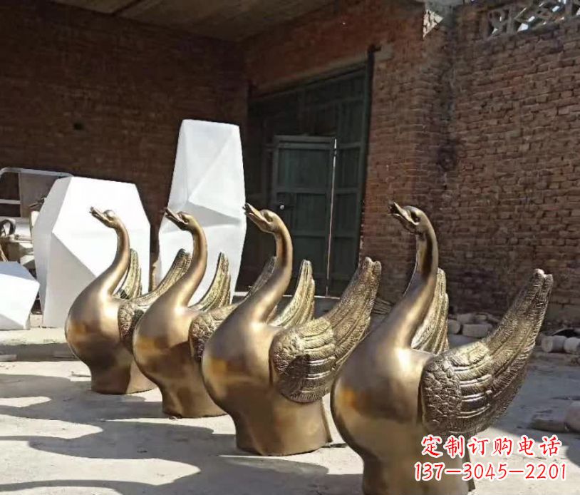 重庆抽象广场天鹅铜雕