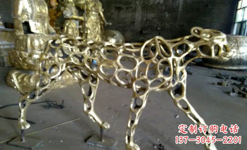 重庆静谧的金钱豹雕塑