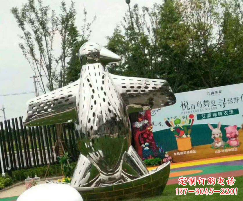 重庆抽象企鹅不锈钢雕塑