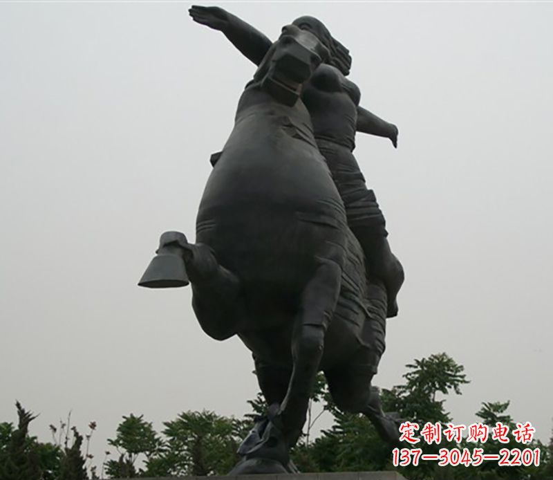重庆穿越时空铜人骑马铜雕