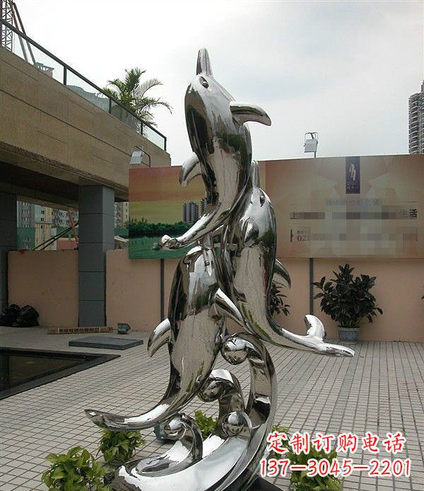 重庆海豚雕塑表达创意与活力