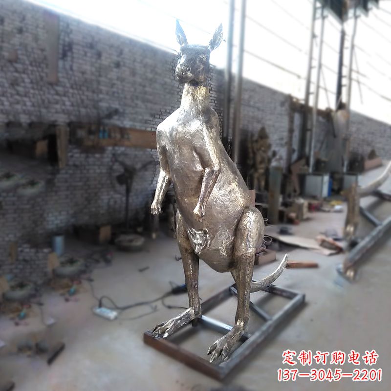 重庆纯铜铸造的袋鼠雕塑
