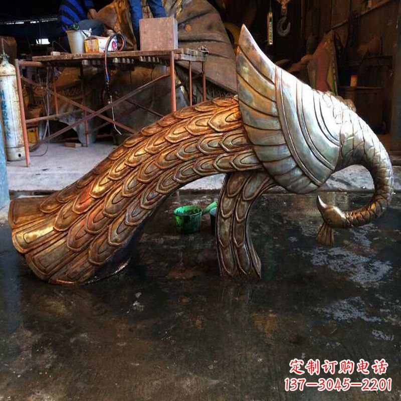重庆铸造精美孔雀雕塑