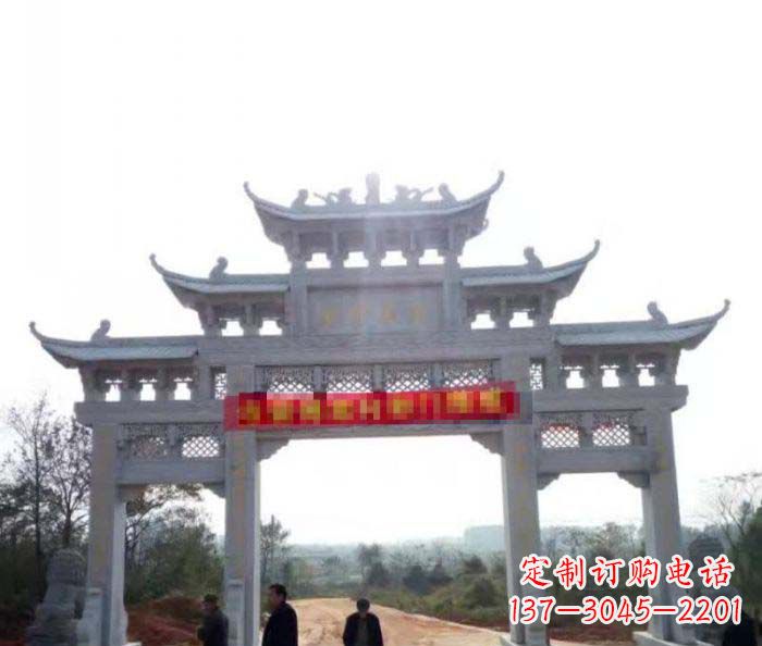 重庆三门石雕牌楼古老而精美的雕塑