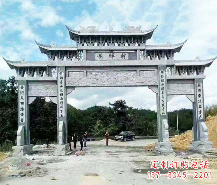 重庆村庄三门石牌坊石雕的内容。