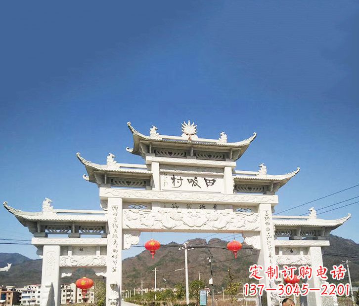 重庆村庄的牌坊雕塑