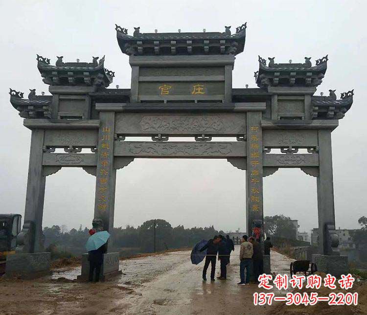 重庆村庄牌坊雕塑传承古老文化