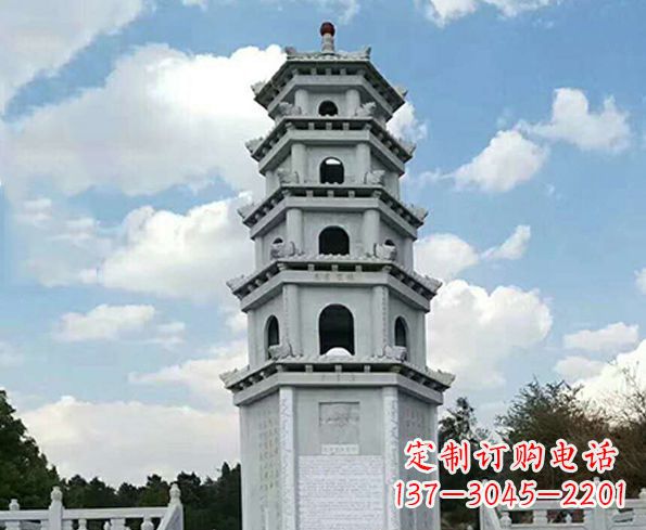 重庆神秘的宝塔雕塑