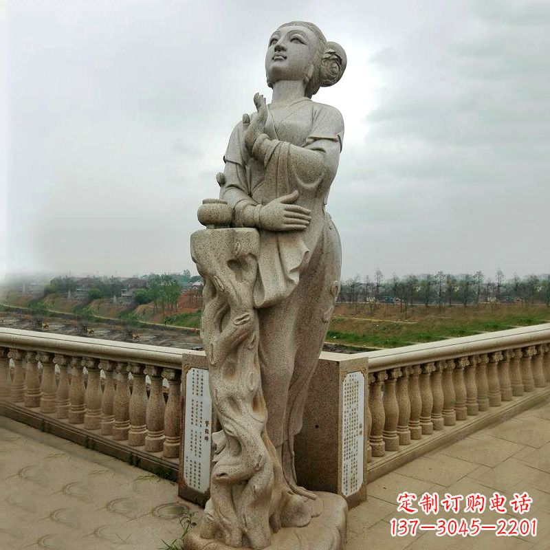 重庆公园广场的貂蝉雕塑古代四大美女之一