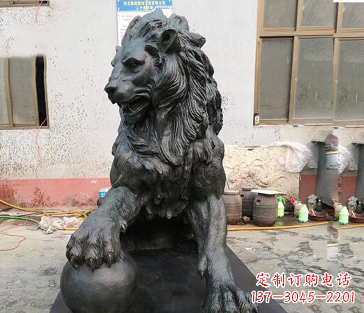 重庆高质量西方踩球狮子铜雕塑