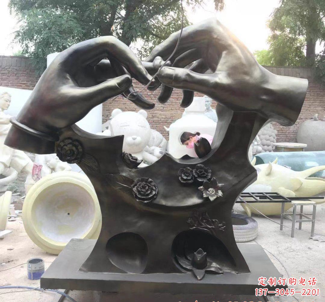 重庆戴戒指景观铜雕