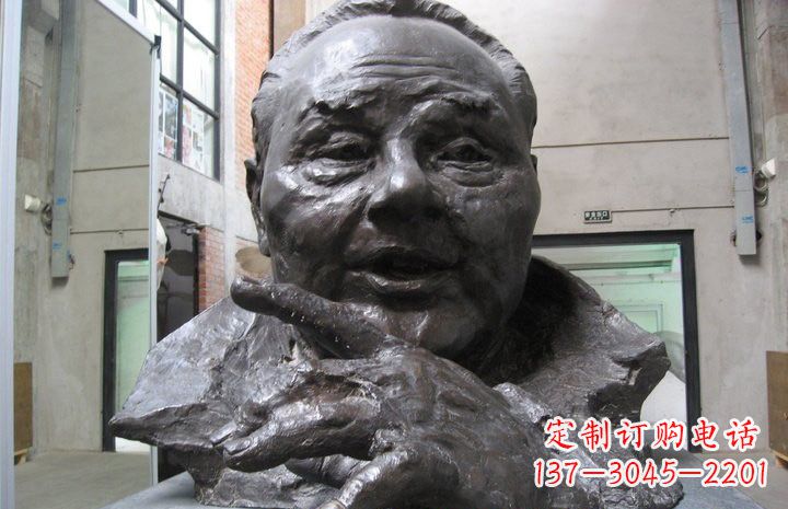 重庆邓小平铜雕塑——传承中国传统文化