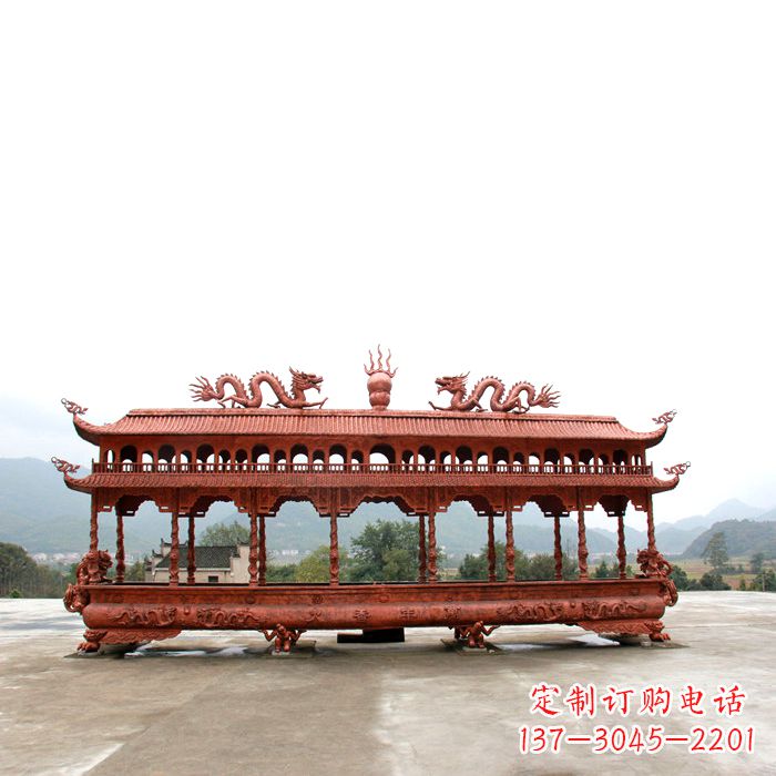 重庆底部雕龙的铜香炉
