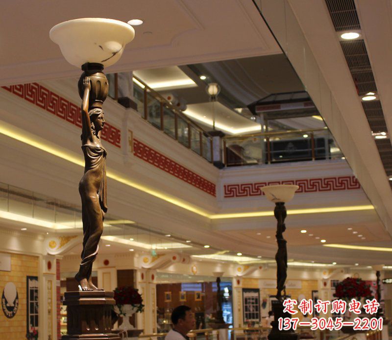 重庆高端玻璃钢仿铜雕塑——女人雕塑