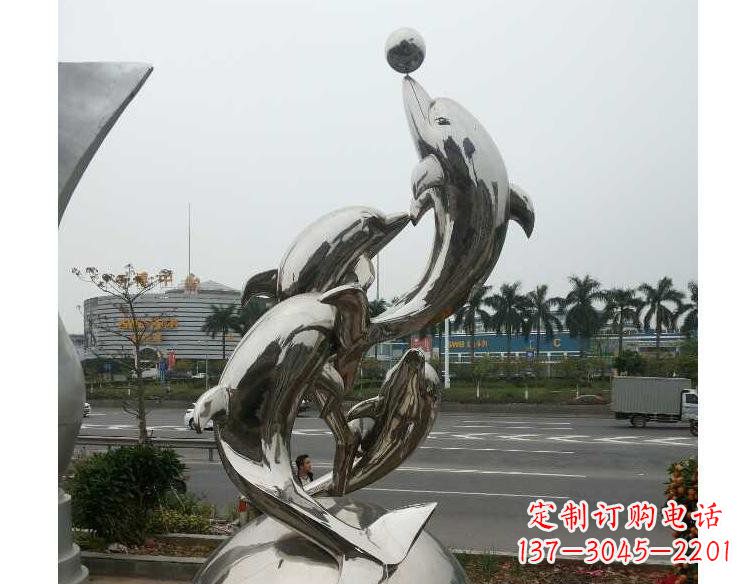 重庆顶球的海豚不锈钢动物雕塑