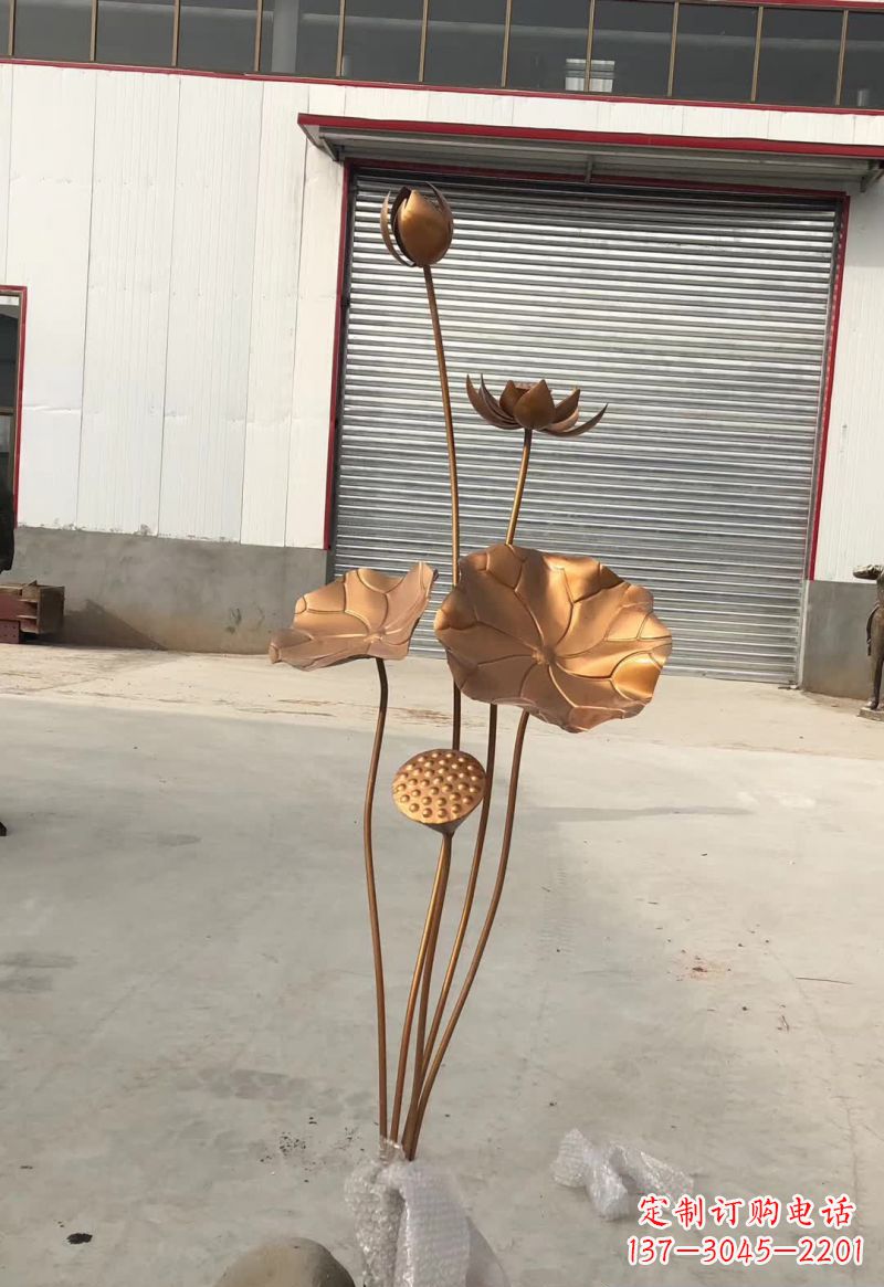 重庆古典锻铜荷花雕塑