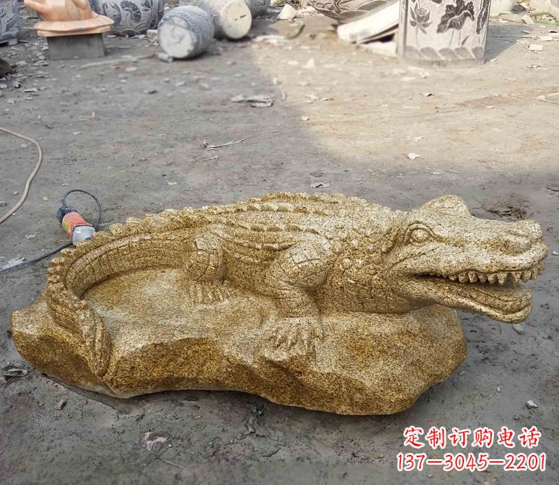 重庆鳄鱼动物石雕